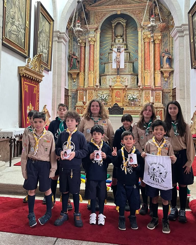 Jovens escuteiros na iniciativa de recolha de material reciclável para a ASLA