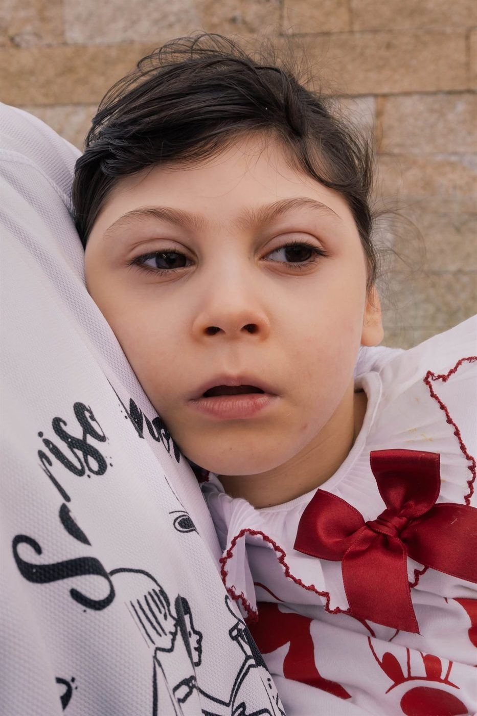 Leonor com a t-shirt da ASLA, num momento de coragem e esperança