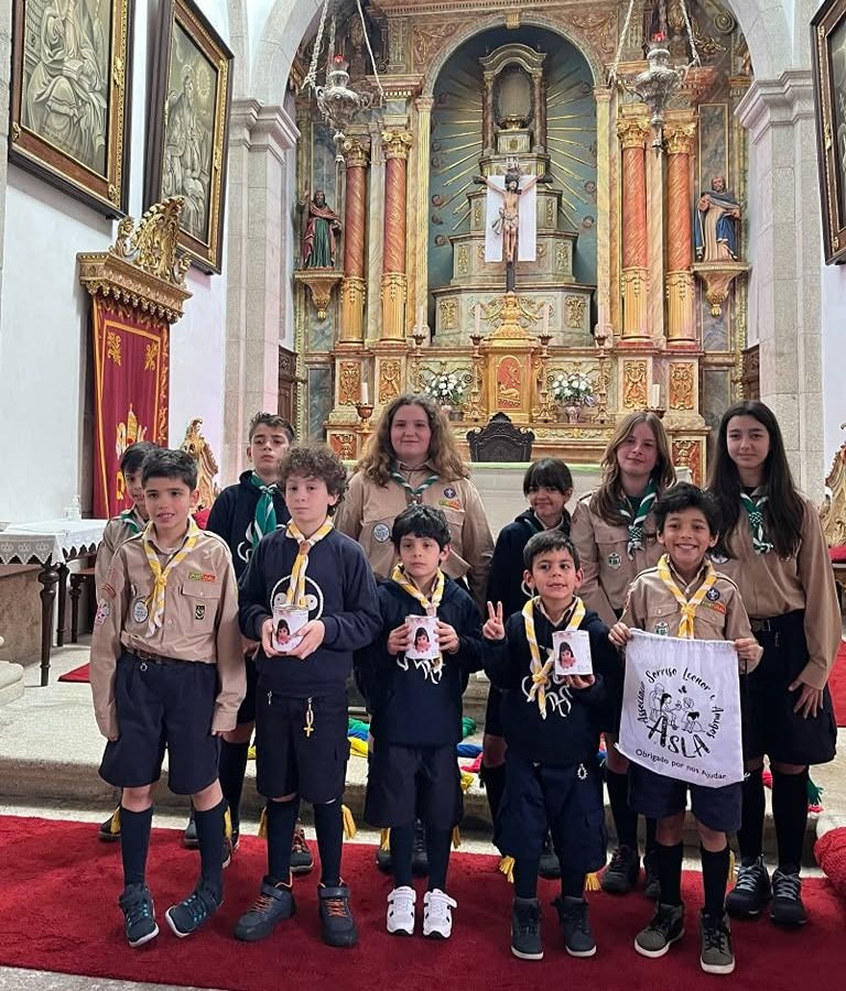 Jovens escuteiros na iniciativa de recolha de material reciclável para a ASLA